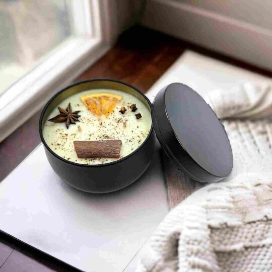 VELA DE LATA "NOCHES DE INVIERNO / CARAMELO DE NARANJA".